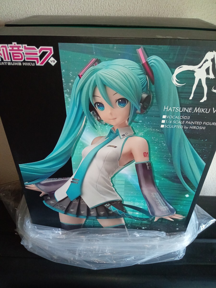 初音ミク V3 1/4スケールフィギュア Amazon.co.jp: VOCALOID3 初音ミク