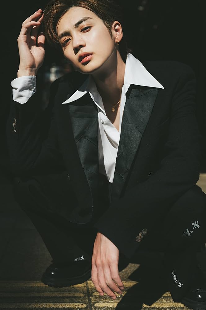 Amazon.co.jp: 吉野北人1st写真集『As i』通常版(サイン入り特製写真