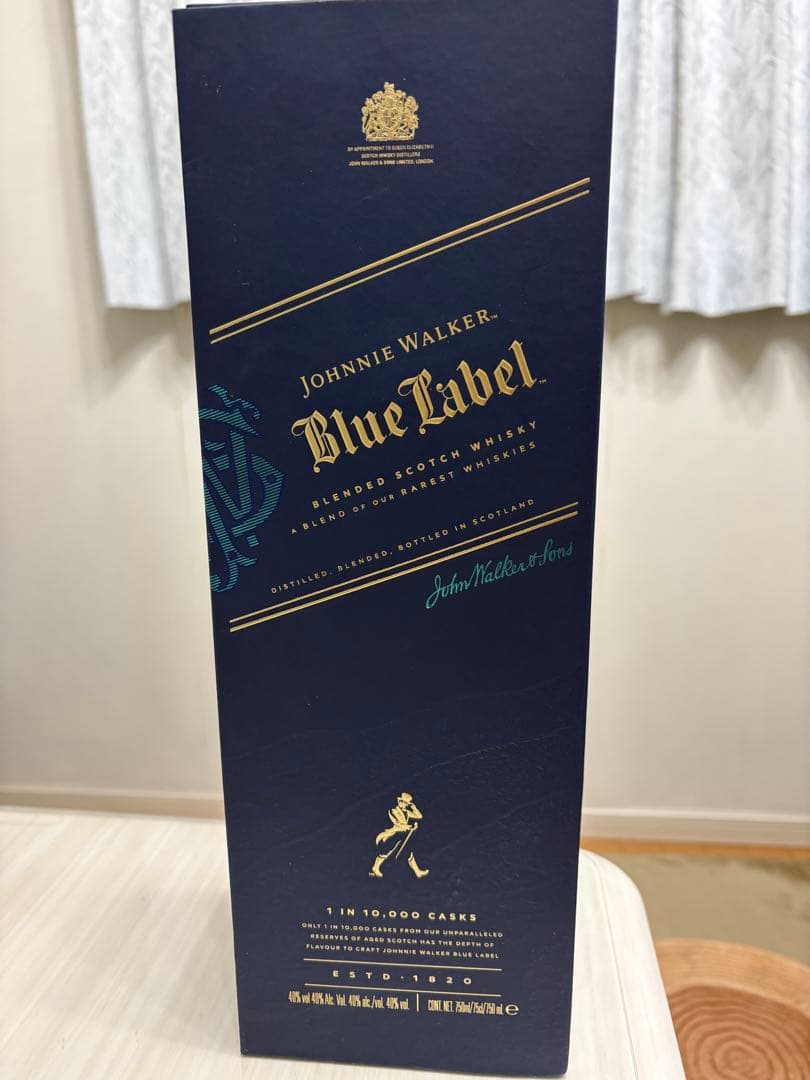 ジョニーウォーカー　750ml ギフトボックス入り Amazon.co.jp: 【正規品】ジョニーウォーカー ブルーラベル ギフト
